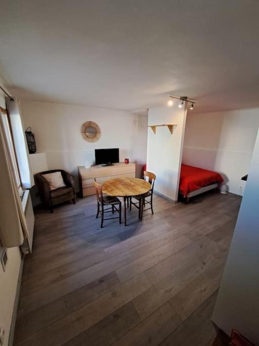 Le Studio De La Place Chalier LʼIsle-sur-la-Sorgue Dış mekan fotoğraf