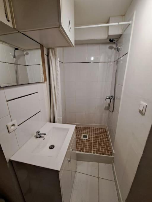 Le Studio De La Place Chalier LʼIsle-sur-la-Sorgue Dış mekan fotoğraf